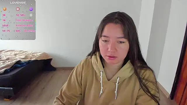 annyaparis online show from April 2026 12:23:01 PM