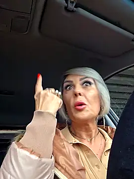 KirraWhite online show from November 2025 06:24:01 AM