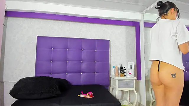 LeaMoreau22 online show from October 2025 12:15:02 PM