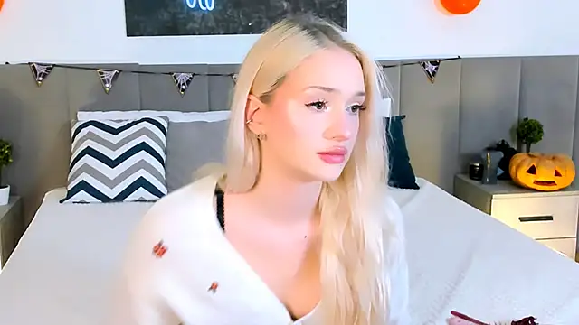 SugarWhisper online show from October 2025 04:41:01 PM