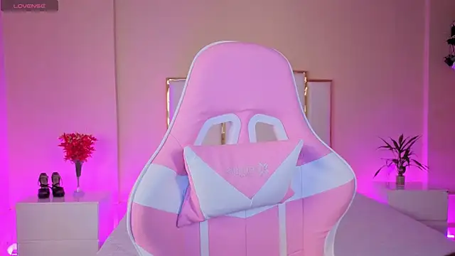 AnnaSwift  online show from April 2026 12:28:01 PM