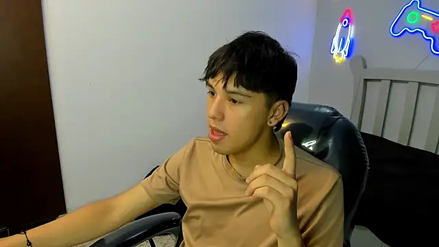 StiwenTwink online show from November 2025 04:13:02 PM