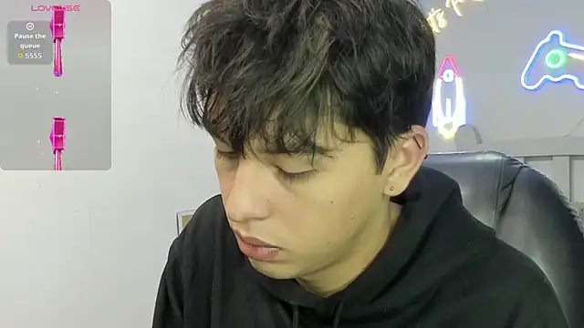 StiwenTwink online show from December 2025 01:05:02 PM