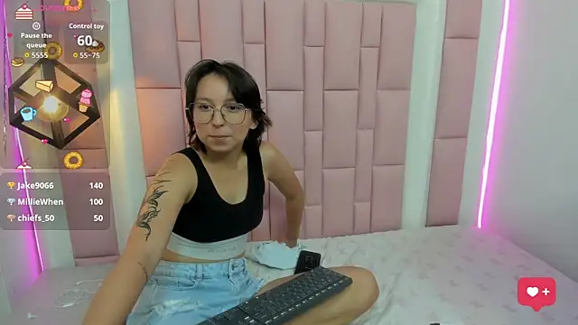 Snapshot of Klaret_Toy chatting on April 2026 02:27:02 AM Klaret Toy online show from April 2026 02:27:02 AM