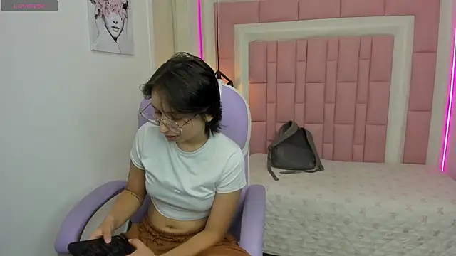 Snapshot of Klaret_Toy chatting on April 2026 07:31:01 PM Klaret Toy online show from April 2026 07:31:01 PM