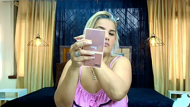 Snapshot of scarlet_milf_ chatting on November 2025 01:43:03 PM scarlet milf online show from November 2025 01:43:03 PM