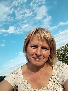 Snapshot of Masha412111 chatting on August 2026 04:47:01 AM Masha412111 online show from August 2026 04:47:01 AM