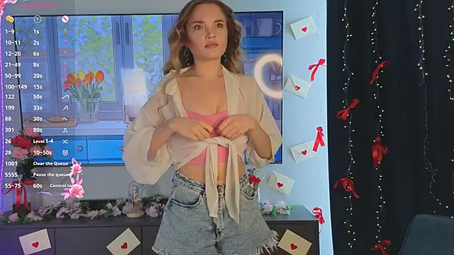 JulieLupo online show from March 2026 06:21:01 AM