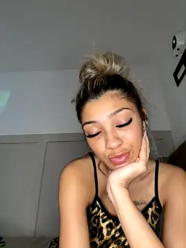 Honeyyyxo online show from November 2025 11:45:01 AM