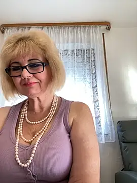 BoloshkaBlonda online show from November 2025 01:35:02 PM