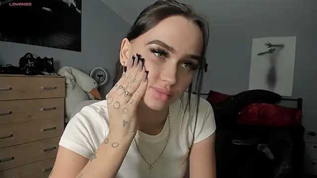 Lisa  Johnson online show from October 2025 12:11:02 AM