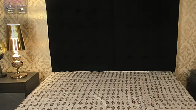 MolyBoston online show from November 2025 01:10:01 PM