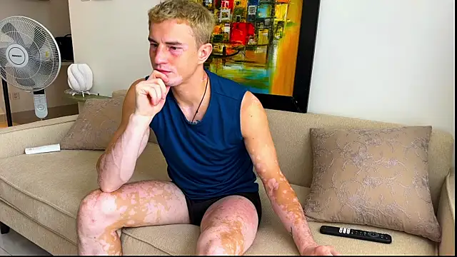 YummyGann online show from November 2025 01:41:02 AM