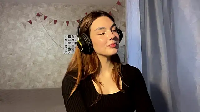 TeresitaLish online show from October 2025 02:37:02 PM