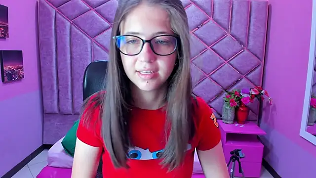 sarah sweett  online show from April 2026 02:54:01 PM