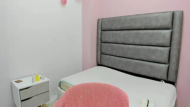 lorerivas online show from November 2025 01:55:01 PM