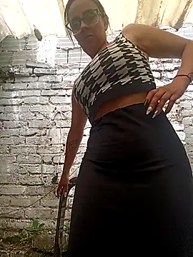 Jade 1-9 online show from October 2025 05:04:01 PM