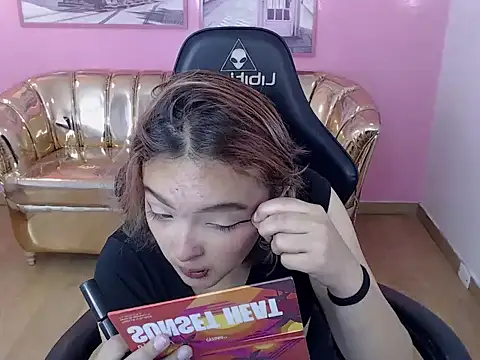 mia foster t online show from October 2025 12:34:02 PM