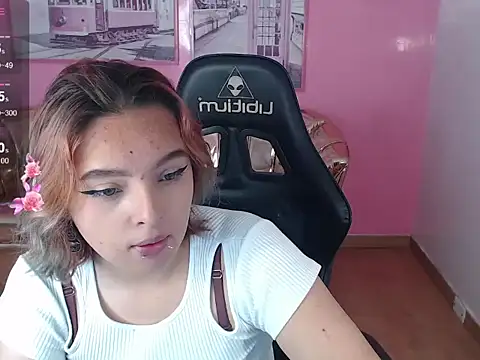 mia foster t online show from October 2025 02:18:02 PM