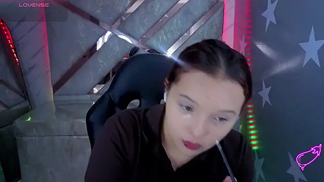 mia foster t online show from July 2026 01:37:02 PM