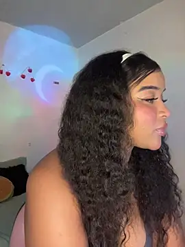 mitschellfox21 online show from November 2025 11:14:02 PM