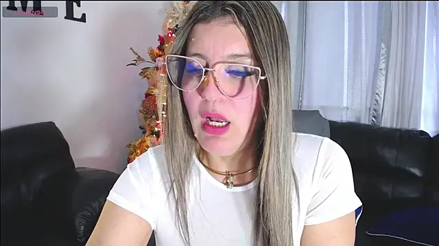 Snapshot of sweet_christtydiaz chatting on December 2025 10:37:02 PM sweet christtydiaz online show from December 2025 10:37:02 PM