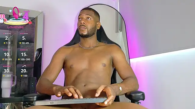 johnjaguar1  online show from April 2026 04:56:02 PM