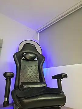 johnjaguar1  online show from June 2026 12:37:01 PM