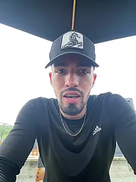 Snapshot of _Duriel chatting on February 2026 05:00:01 PM Duriel online show from February 2026 05:00:01 PM