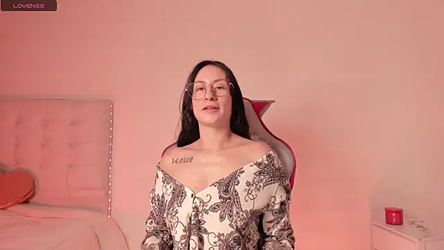 Snapshot of clover_tter_ chatting on November 2025 10:35:02 AM clover tter online show from November 2025 10:35:02 AM