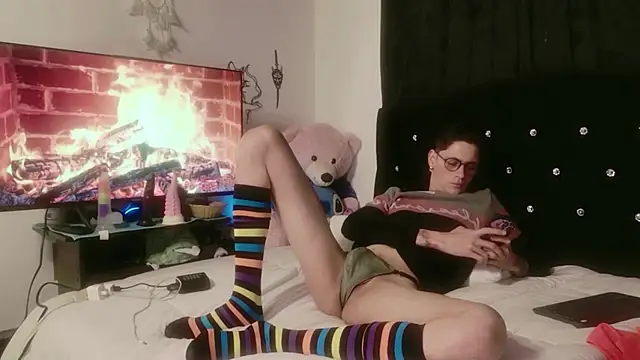 Tyler cat online show from November 2025 01:33:02 PM