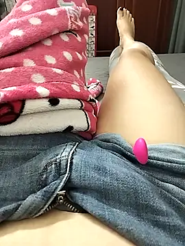 Lili 2love online show from October 2025 12:45:01 PM