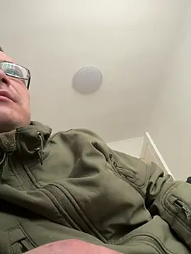 viktor1992-1-1 online show from February 2026 08:24:07 AM