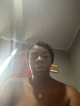 Priihmedeiros online show from April 2026 09:43:02 AM