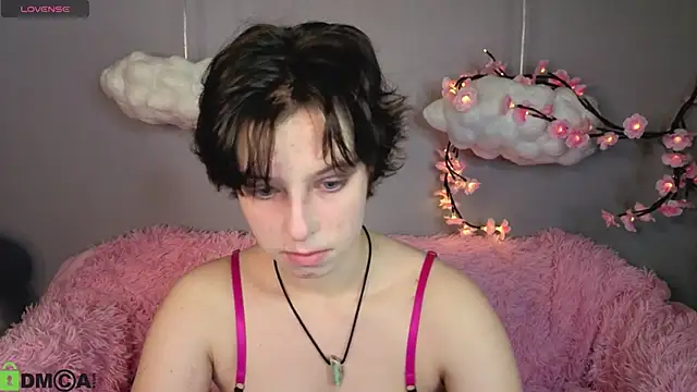 Sara Frayer online show from February 2026 01:01:02 AM