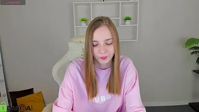 Snapshot of L1na_Reeds chatting on November 2025 06:04:02 AM L1na Reeds online show from November 2025 06:04:02 AM