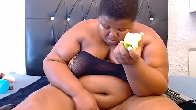 LadyBear2002 online show from March 2026 06:25:02 PM