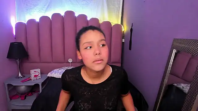 AriaVega online show from November 2025 11:43:02 AM