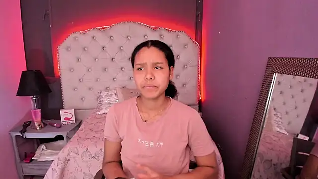 AriaVega online show from November 2025 12:48:02 PM