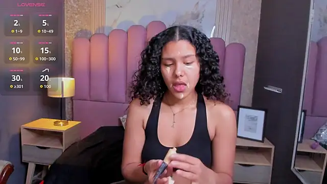 AriaVega online show from December 2025 12:25:01 PM