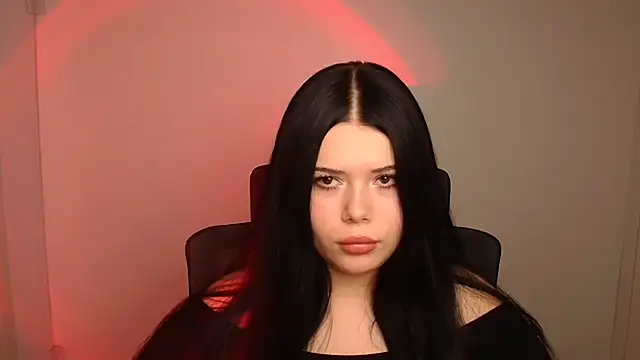 Mona Esty online show from October 2025 06:37:01 PM