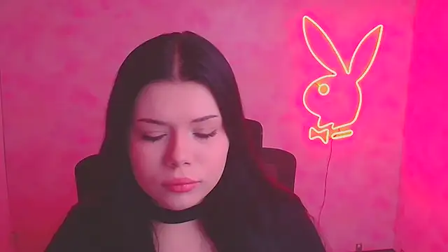 Mona Esty online show from November 2025 06:33:01 AM