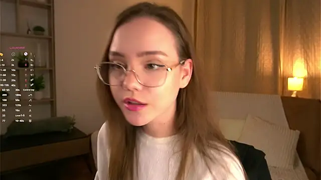 Snapshot of SweetSaraPie chatting on March 2026 06:04:02 PM SweetSaraPie online show from March 2026 06:04:02 PM