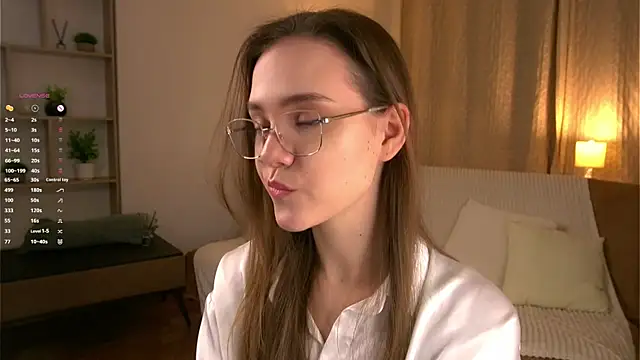 Snapshot of SweetSaraPie chatting on March 2026 05:28:01 PM SweetSaraPie online show from March 2026 05:28:01 PM