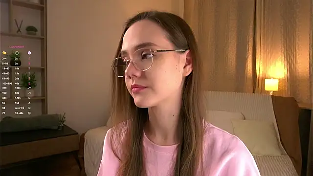 Snapshot of SweetSaraPie chatting on April 2026 06:12:02 PM SweetSaraPie online show from April 2026 06:12:02 PM