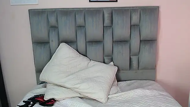 Kitty foxx  online show from October 2025 03:54:01 PM