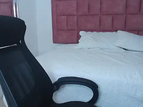 sweetsubmisaxox online show from November 2025 10:35:01 PM