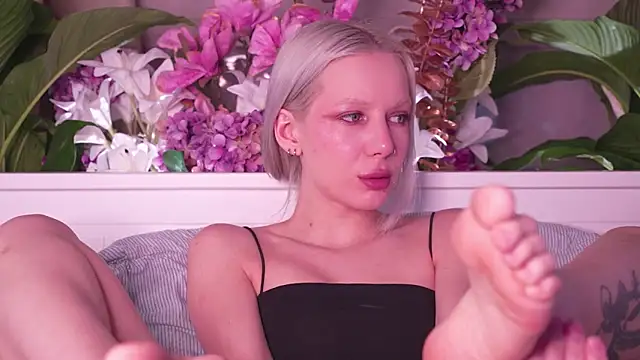 Snapshot of RanyThomson chatting on November 2025 05:46:02 PM RanyThomson online show from November 2025 05:46:02 PM