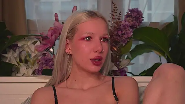 Snapshot of RanyThomson chatting on November 2025 01:47:02 PM RanyThomson online show from November 2025 01:47:02 PM