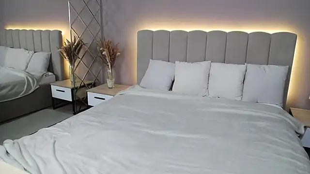 DianaMello online show from November 2025 04:03:02 AM